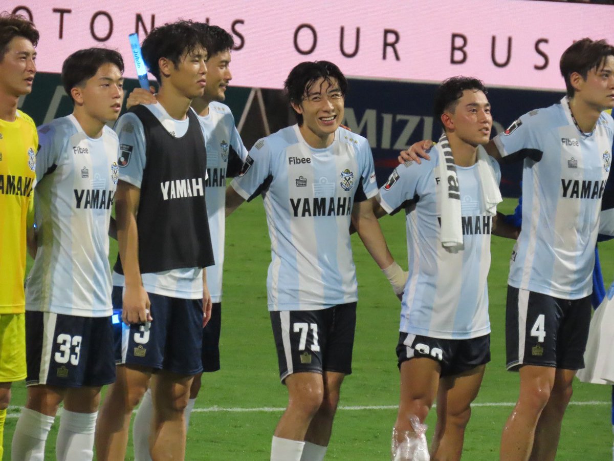 試合終了後の笑顔☺️爽やかすぎて素敵✨
#ジュビロ磐田　#倍井謙