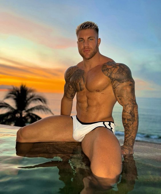 Watch FittFilou 0.1% OF's leaked NSFW photo on TwXstars