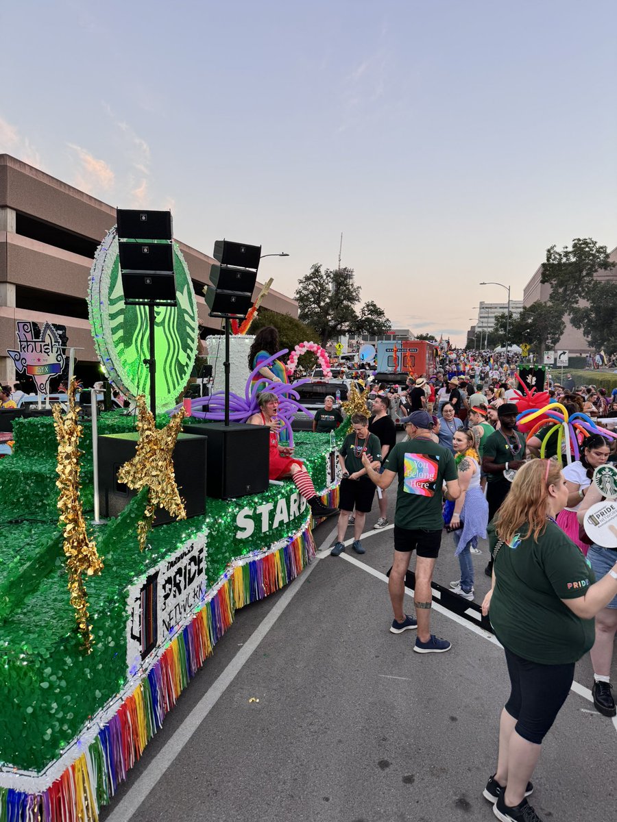 xcxhou's tweet photo. fuck zionist. #AustinPride https://t.co/y7XLAHMkws