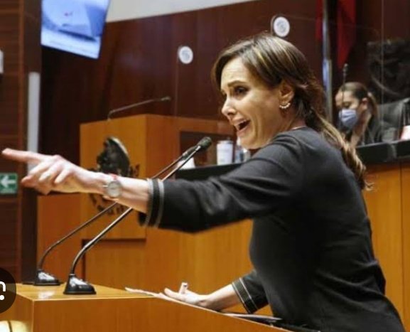 DiegoSaldanhaSa's tweet image. Dice #LaLocaDelSenado que representa a millones de Mexicanos!!. 
Tu crees que sea verdad?.. 
 o esos &quot;millones&quot; de Mexicanos solo existen en su cabeza enferma?..😎
c.c.p. La #TraidoraALaPatria @LillyTellez