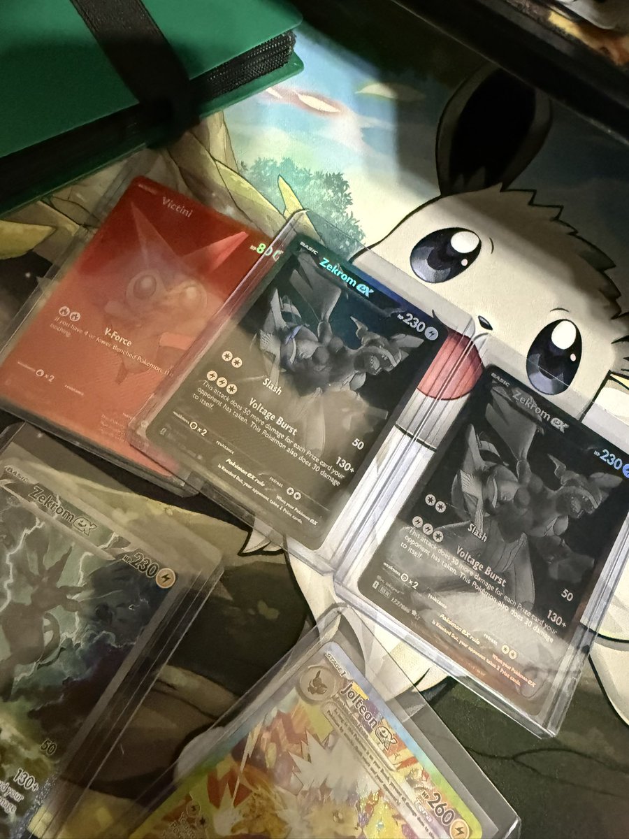 danielnocap's tweet photo. @TCGTracker 86 black bolt packs 2 zekroms bwr and zekrom sir godpack, and 73 white flare victini bwr!!! https://t.co/mM9HEDknZP