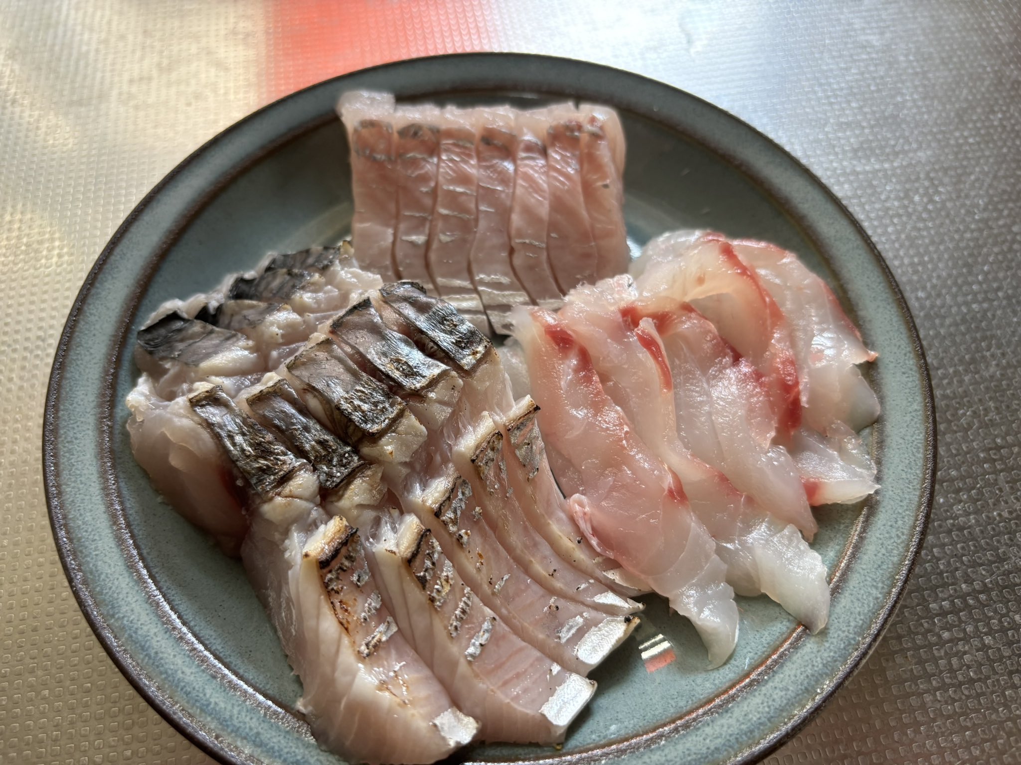 釣り好きパパ 平磯海釣り公園の釣果です。 投げ釣りで。 バナメイエビを使って