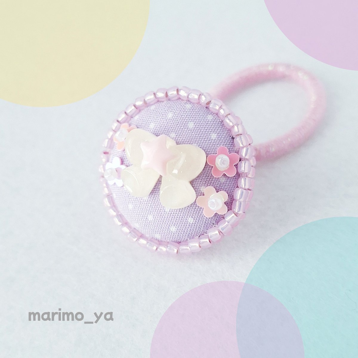 ほんわか蓄光リボン キッズヘアゴム ビーズ刺繍 ビーズ パープルがはじめてお気に入り登録されました！

シリーズ中パープルが1番好きなんだけど、粉縁どっているビーズの色が物凄く好み♡
ピンクとパープルの中間みたいな色♡

 #minne_fav
 minne.com/items/43710920…