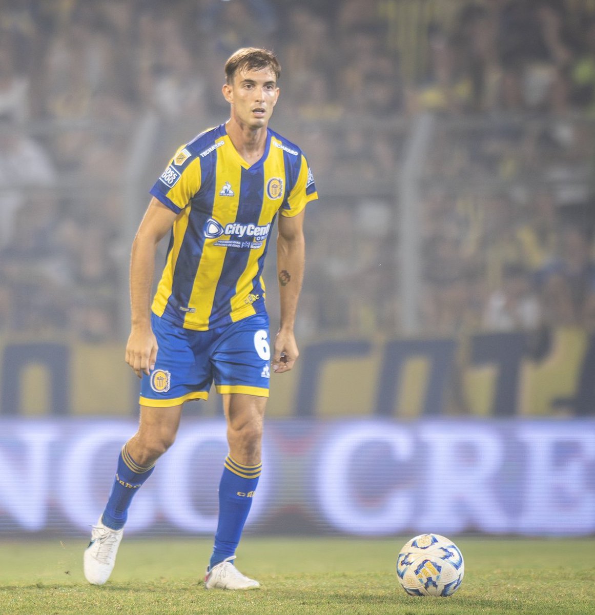 a_lautaro1O's tweet photo. Podrán mirarlo de reojo, pero cuando Central lo necesita, Juan Cruz Komar siempre cumple. https://t.co/qPd9sJYvXW