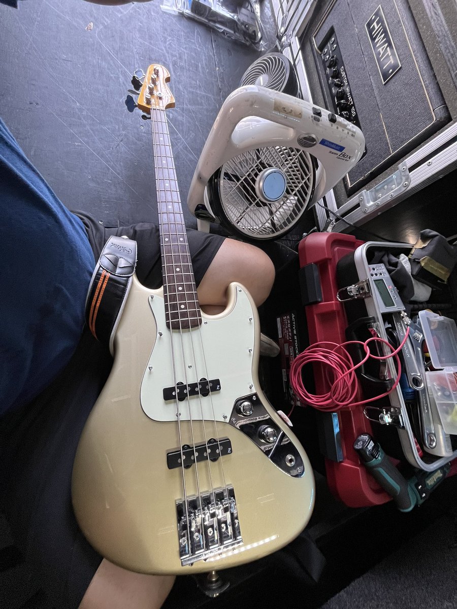 TUBE LIVE AROUND SPECIAL 2025 TUBE × 40SUMMERS 
横浜スタジアムでの野外ライブが無事に終了しました。
40周年を記念する迫力ある素晴らしいライブでした。
当日リハーサル前に舞台袖で楽器の調整もさせていただきました。

Aki Motohashi

#ATELIERZ