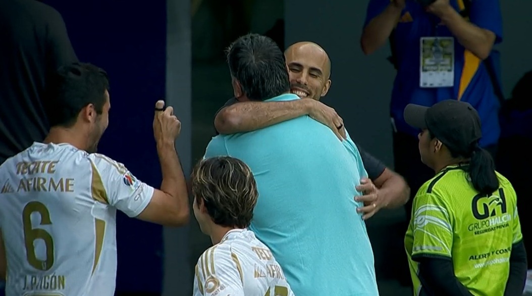 SancadillaNorte's tweet photo. El abrazo de Siboldi y Guido 🥹 https://t.co/dCmxfePdb5