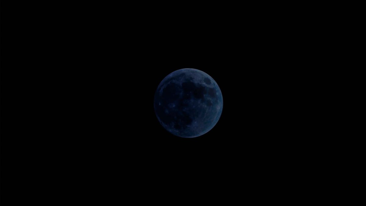 RobTheDon1995's tweet photo. A Black Moon will darken the skies. 🌑

#Chicago #blackmoon https://t.co/h3pgOr9MBE