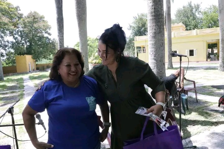 YudelkisOrtizB's tweet photo. "Y hoy se reúnen las mujeres y constituyen esta Federación de Mujeres Cubanas,unidas en esa palabra:cubanas,y unidas en esa bandera(...)Y se han unido para trabajar,para trabajar y para luchar; se han unido para todas las tareas que la Revolución nos trae...”
(Fidel)
#FMC50 https://t.co/I87JqY1J34