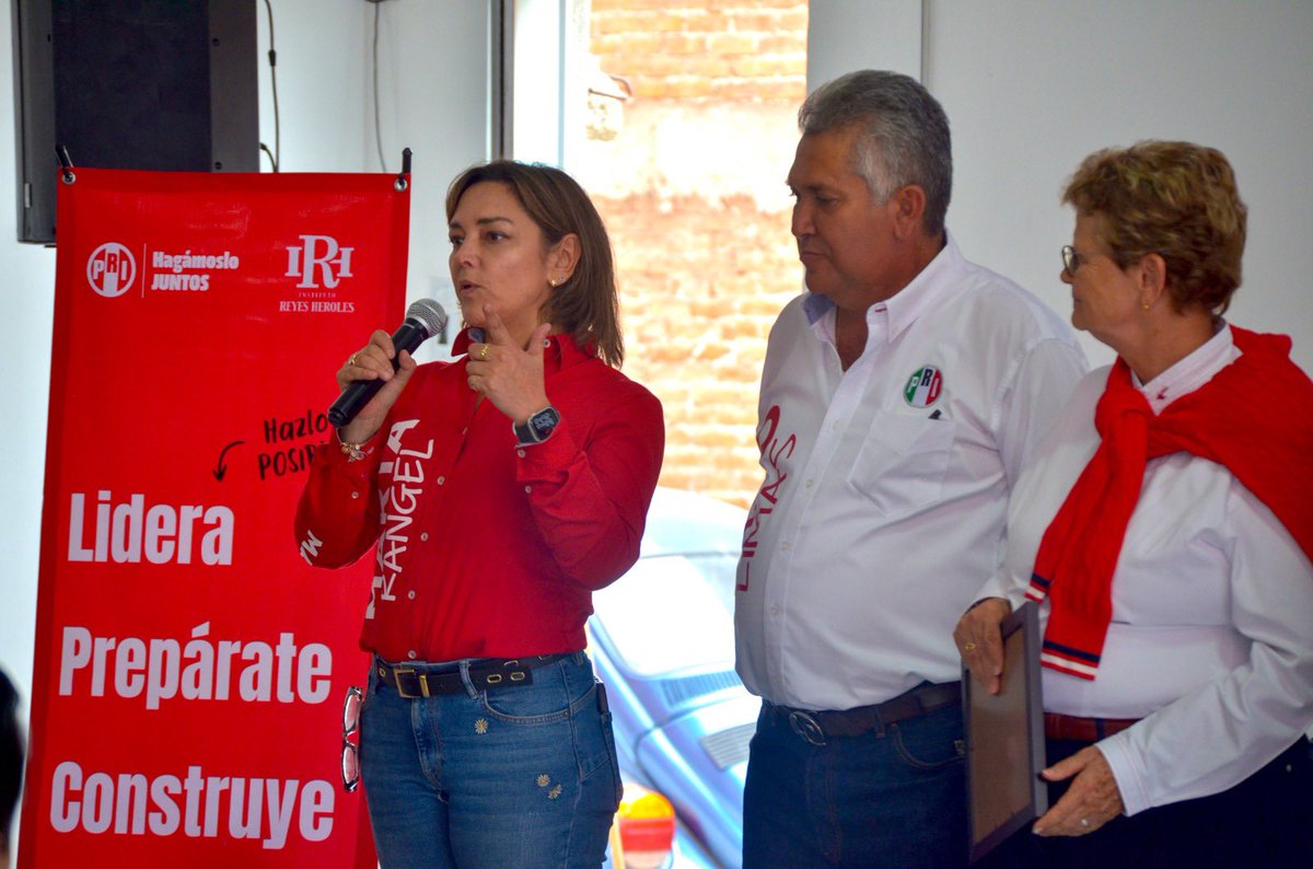 PRI_SLP's tweet photo. Conscientes de los nuevos retos de la política actual, participamos en dos importantes jornadas de capacitación: “Meta Estrategia en la era de la IA” y “Estas en Redes o te Enredas”.
Agradecemos a @GiselaRubach y Lalo Carbajal por compartir su experiencia y visión.
#PRISLP https://t.co/bJVFUCig3z