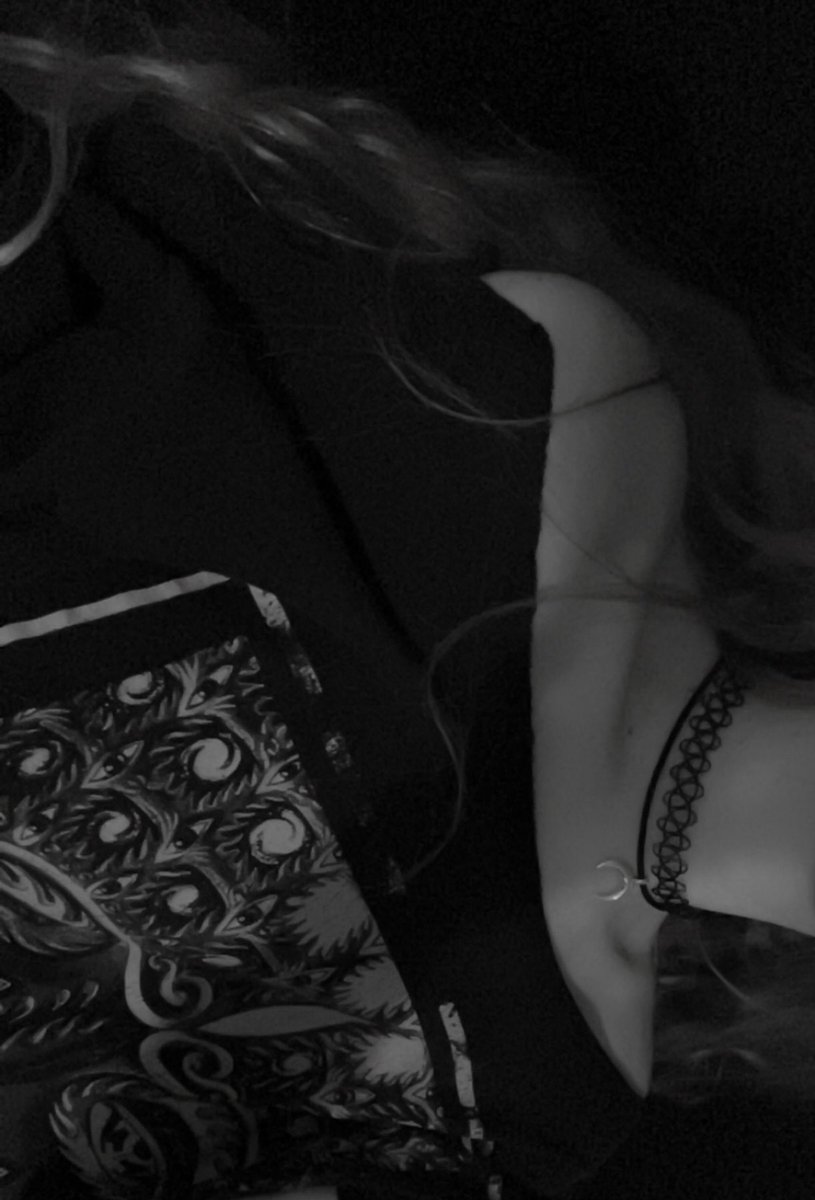 luvcreeps's tweet image. 🦴