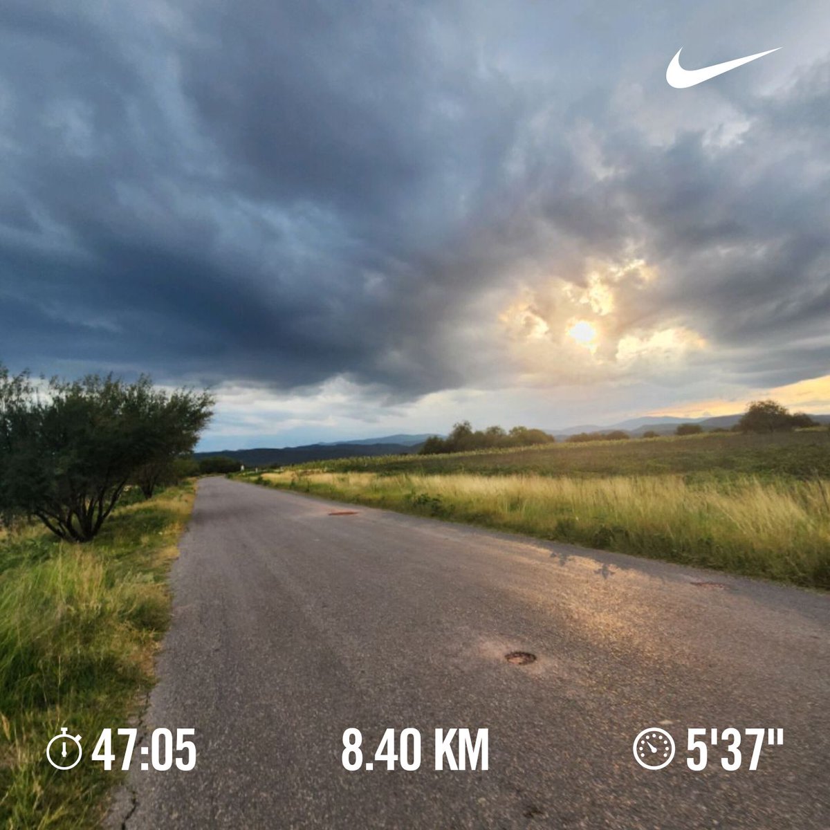 MartHerr12's tweet photo. Que buen dia, pero también que excelente tarde de kilómetros #comunicarunners
#correvivesiente
#aquiyasecorrio
#yoelegicorrer
#ManicomioRunner
#runbeldes
#KMSxELA
#GORUN https://t.co/CN0hbT2G6d
