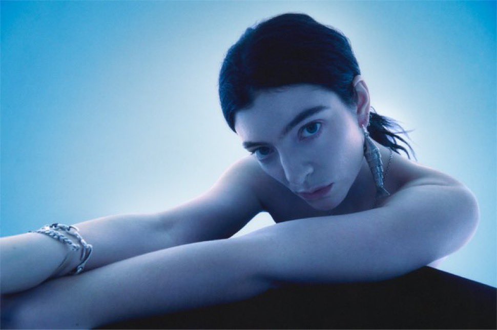 Lorde has now surpassed 10.1 BILLION streams on Spotify across all credits. She is the 262nd artist to achieve this on the platform.