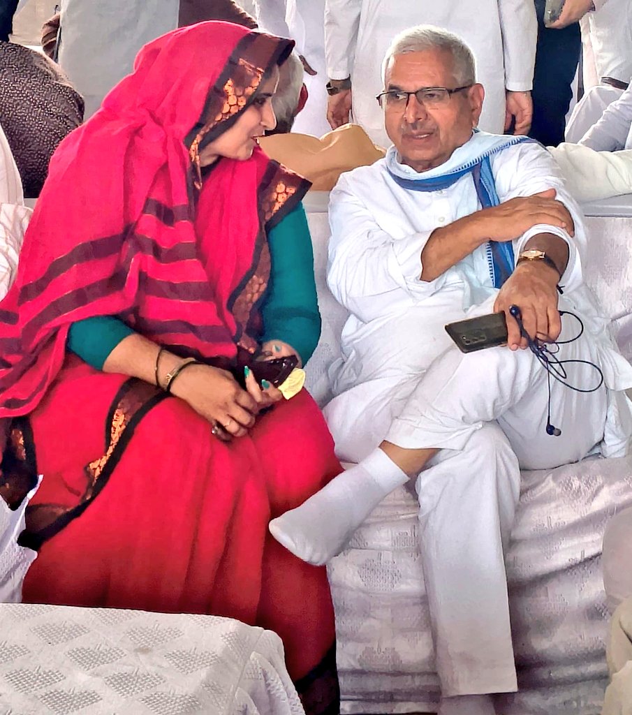 "रास्ता कितना भी लंबा हो, अगर कदम चलते रहें तो मंज़िल ज़रूर मिलती है। रुकना हार है, चलते रहना जीत की पहली सीढ़ी है।" 🚶‍♂️🔥
#GoodMorning 
#RadheRadhe