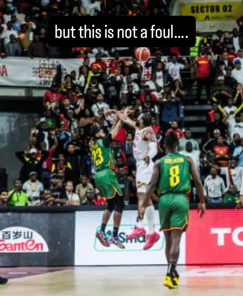 Lastmarket91's tweet photo. @AfroBasket Last second was a foul but this wasn't right ? 😹😹 HONTE À VOUS!!! https://t.co/jTEqgcfHoe