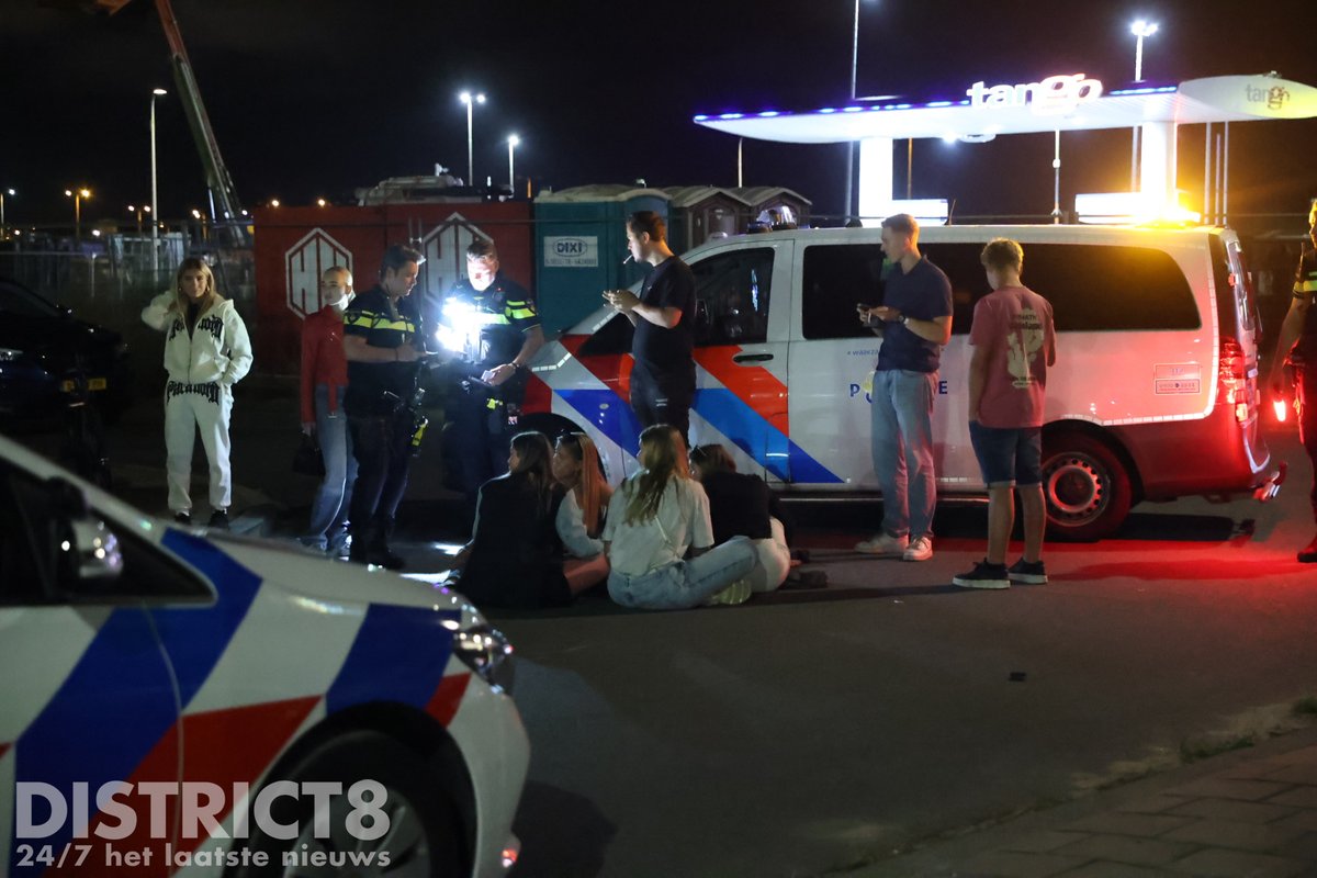 Meisje van fiets gereden op Honderdland in Maasdijk