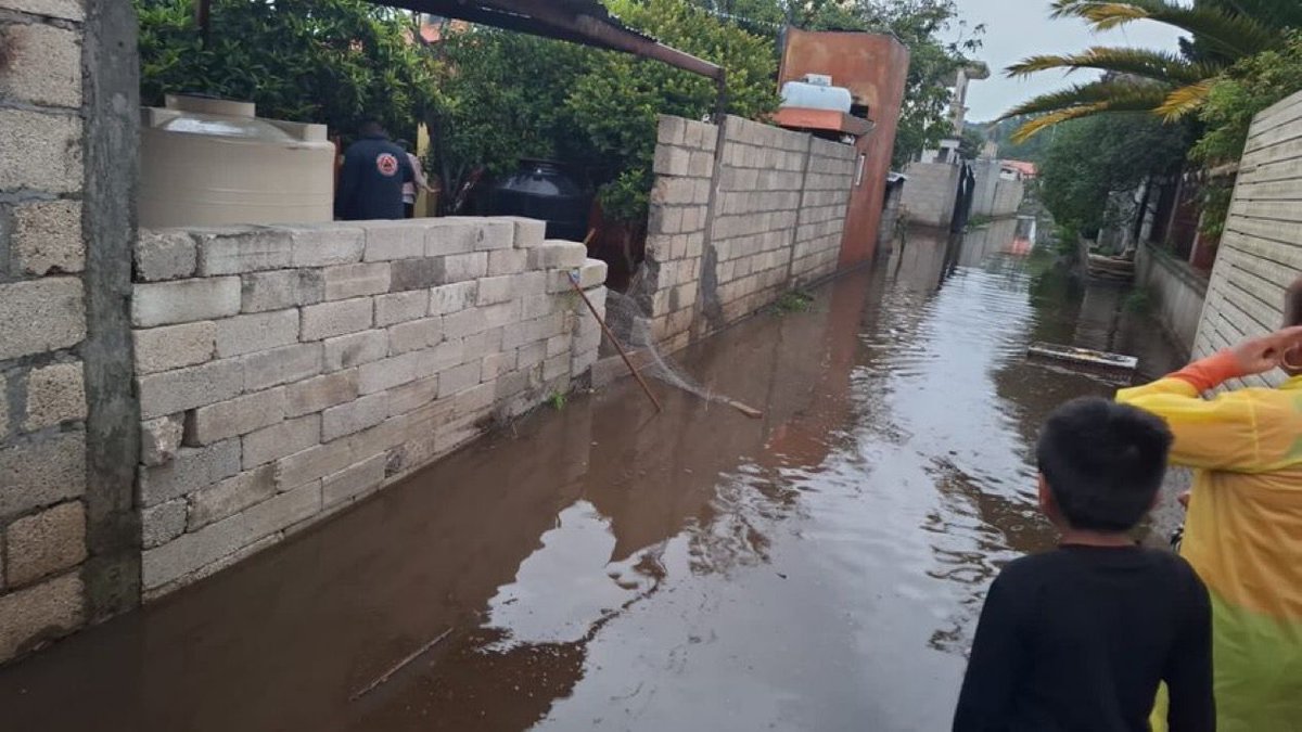 Luis Gabriel Velázquez (@soyluisgabriel1) on Twitter photo ⚠️⛈️ Atiende <a href="/PCGobPue/">PC Estatal Puebla</a> inundación en la colonia Santa María Coatepec, San Salvador El Seco. Ya realiza labores en las viviendas afectadas. No se reportan personas lesionadas. ⚠️⛈️ Atiende <a href="/PCGobPue/">PC Estatal Puebla</a> inundación en la colonia Santa María Coatepec, San Salvador El Seco. Ya realiza labores en las viviendas afectadas. No se reportan personas lesionadas.