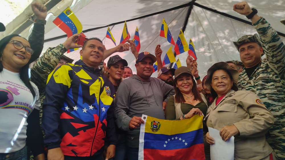 La gobernadora Marisel Velásquez acompañó al pueblo soberano de Nueva Esparta en la jornada de registro y control del Componente Miliciano de la entidad, enmarcado en el Plan Nacional de Soberanía y Paz Simón Bolívar 2025 realizado en la plaza Bolívar
notiespartano.com/nueva-esparta-…