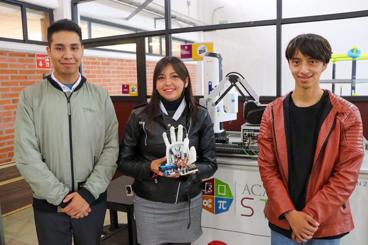 Julio Menchaca (@juliomenchaca_) on Twitter photo Quiero reconocer a Janeth, Julio y Fabián, estudiantes de la <a href="/UPTulancingo/">Universidad Politécnica de Tulancingo Oficial</a> por el increíble proyecto que están desarrollando. ¡Una mano robótica que interpreta lenguaje de señas!
Su iniciativa no solo demuestra talento, sino también un profundo compromiso con la inclusión y con Quiero reconocer a Janeth, Julio y Fabián, estudiantes de la <a href="/UPTulancingo/">Universidad Politécnica de Tulancingo Oficial</a> por el increíble proyecto que están desarrollando. ¡Una mano robótica que interpreta lenguaje de señas!
Su iniciativa no solo demuestra talento, sino también un profundo compromiso con la inclusión y con
