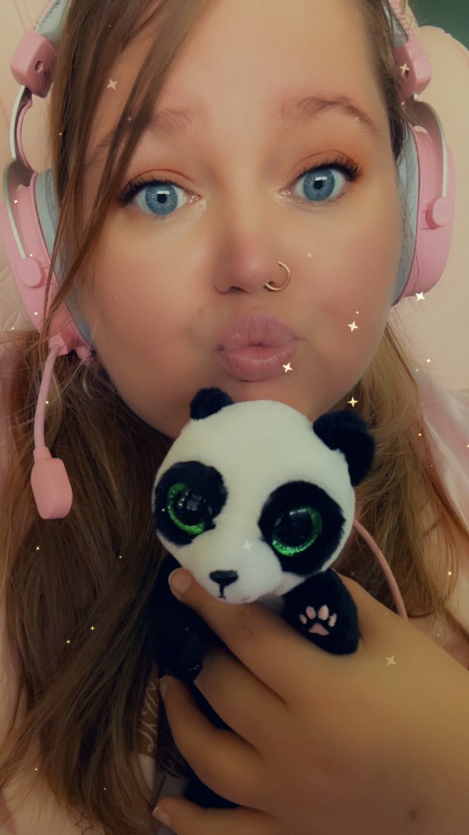 harlowtweets's tweet photo. Hey panda fam - it's time to celebrate the weekend and chill with me and the mascot over at https://t.co/CEN8wXLTmK :) We're in #FREE2RP with Sunny! https://t.co/BvnWrh4b2I
