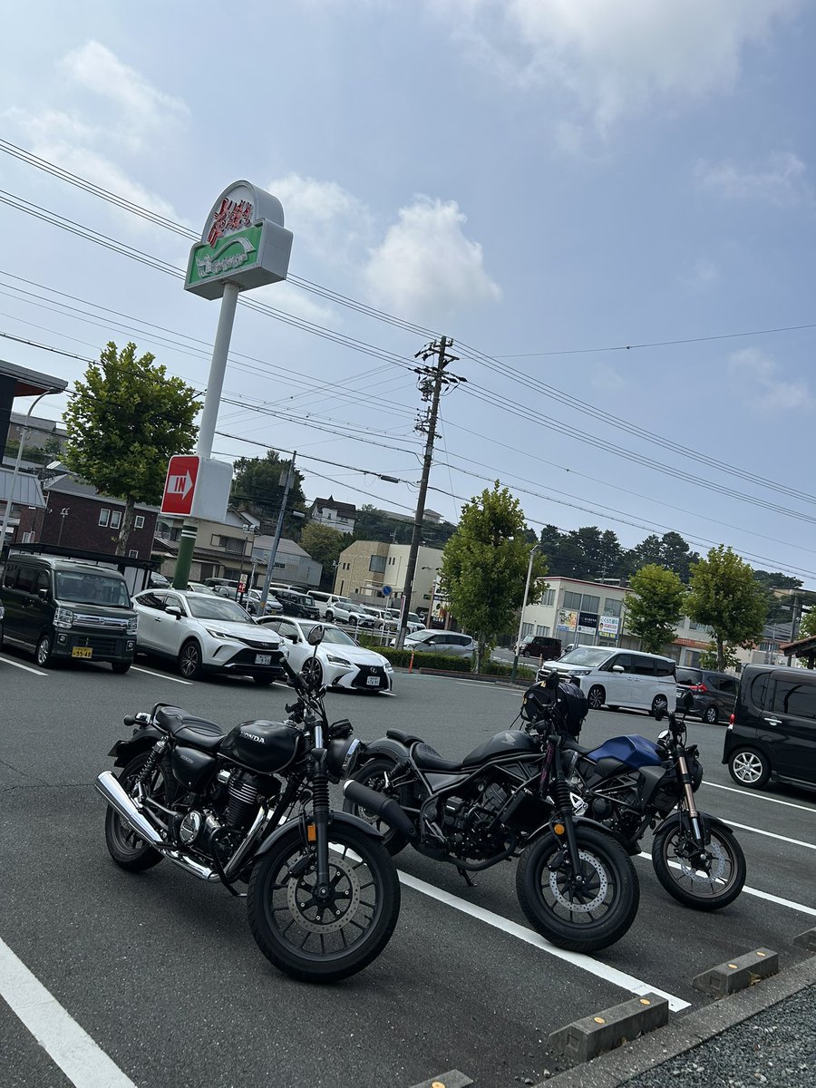 静岡ー❣️❣️❣️
さわやか55分まち😅

めちゃくちゃ暑い🥵
道中ヤエーいっぱいしてもらったー😍