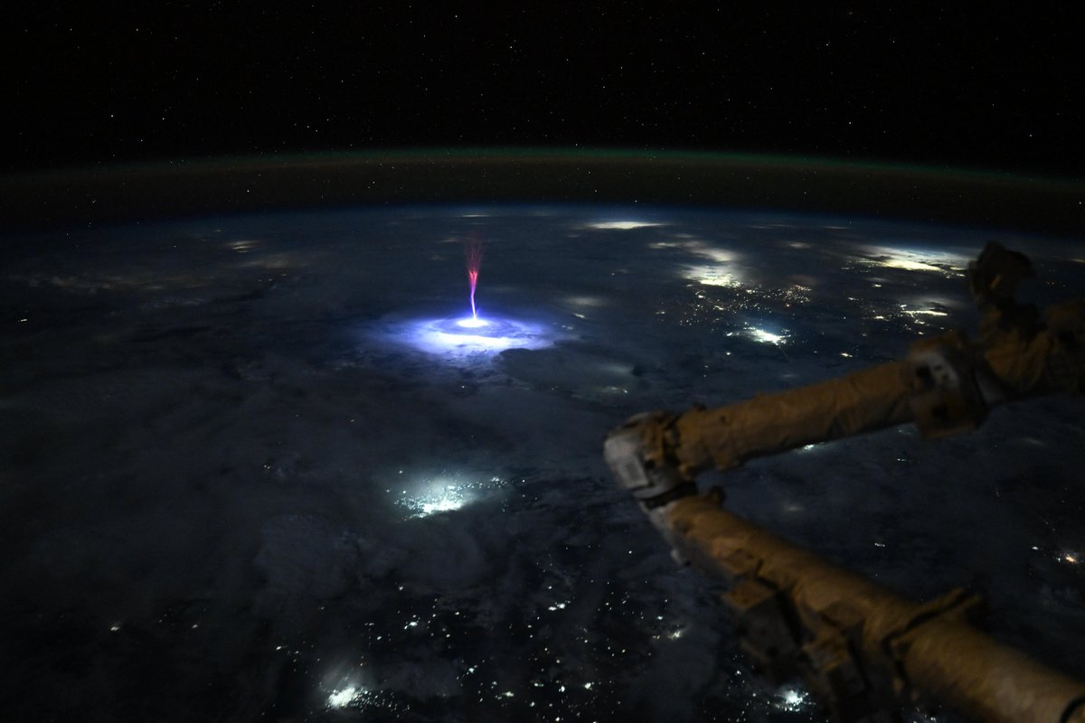 Shan (Shanmuga Subramanian) (@ramanean) on Twitter photo Gigantic Jet Event seen from the International Space Station
Source: NASA/ <a href="/Astro_Ayers/">Nichole โVaporโ Ayers</a>
Gigantic jets are rare, powerful lightning discharges that shoot upward from thunderstorm tops into the upper atmosphere. They occur rarely when turbulent storm conditions let lightning Gigantic Jet Event seen from the International Space Station
Source: NASA/ <a href="/Astro_Ayers/">Nichole โVaporโ Ayers</a>
Gigantic jets are rare, powerful lightning discharges that shoot upward from thunderstorm tops into the upper atmosphere. They occur rarely when turbulent storm conditions let lightning