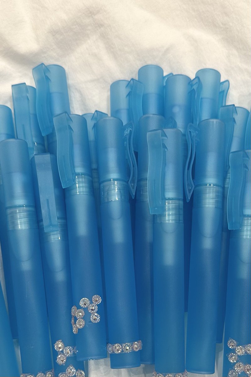 bluescoded's tweet image. 💌 dear dream: 9th anniversary freebies ⭐️
#StillDREAMIN9with7DREAM 

🦋 perfume mist (v limited), vinyl stickers
🤟 like + rt
📍 trinoma activity center, aug 24 sunday

see you all there 🩵