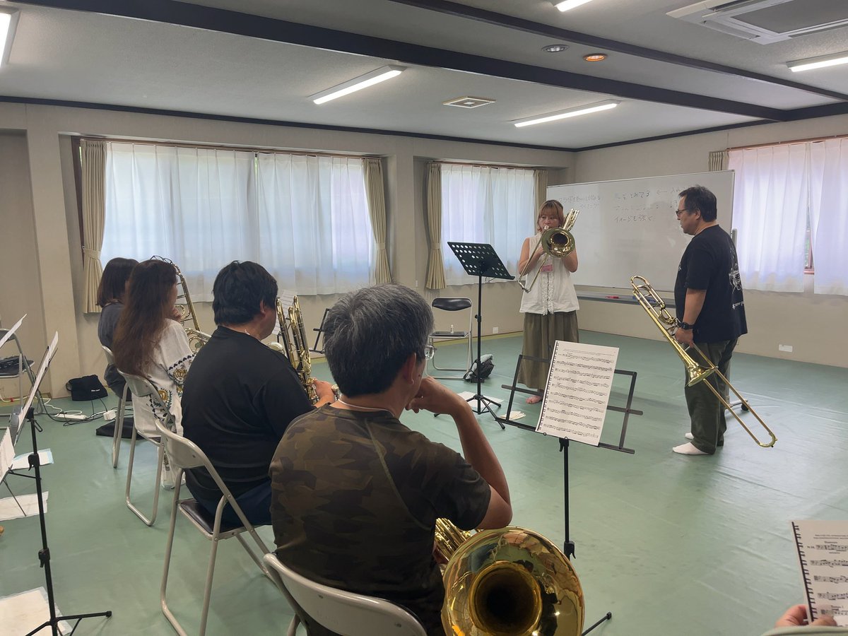 trbcamp's tweet photo. 【#山下とバジルの金管合宿2025】

山下先生講座
エチュードの組み立て方
スライドの速さ？遅さ？

スライドを素早く動かしなさい！など
言われたことありませんか？

当たり前にしていたことが意外と違うかったり…そんな謎を解き明かしていきます✨ https://t.co/Qkwtk46pZi