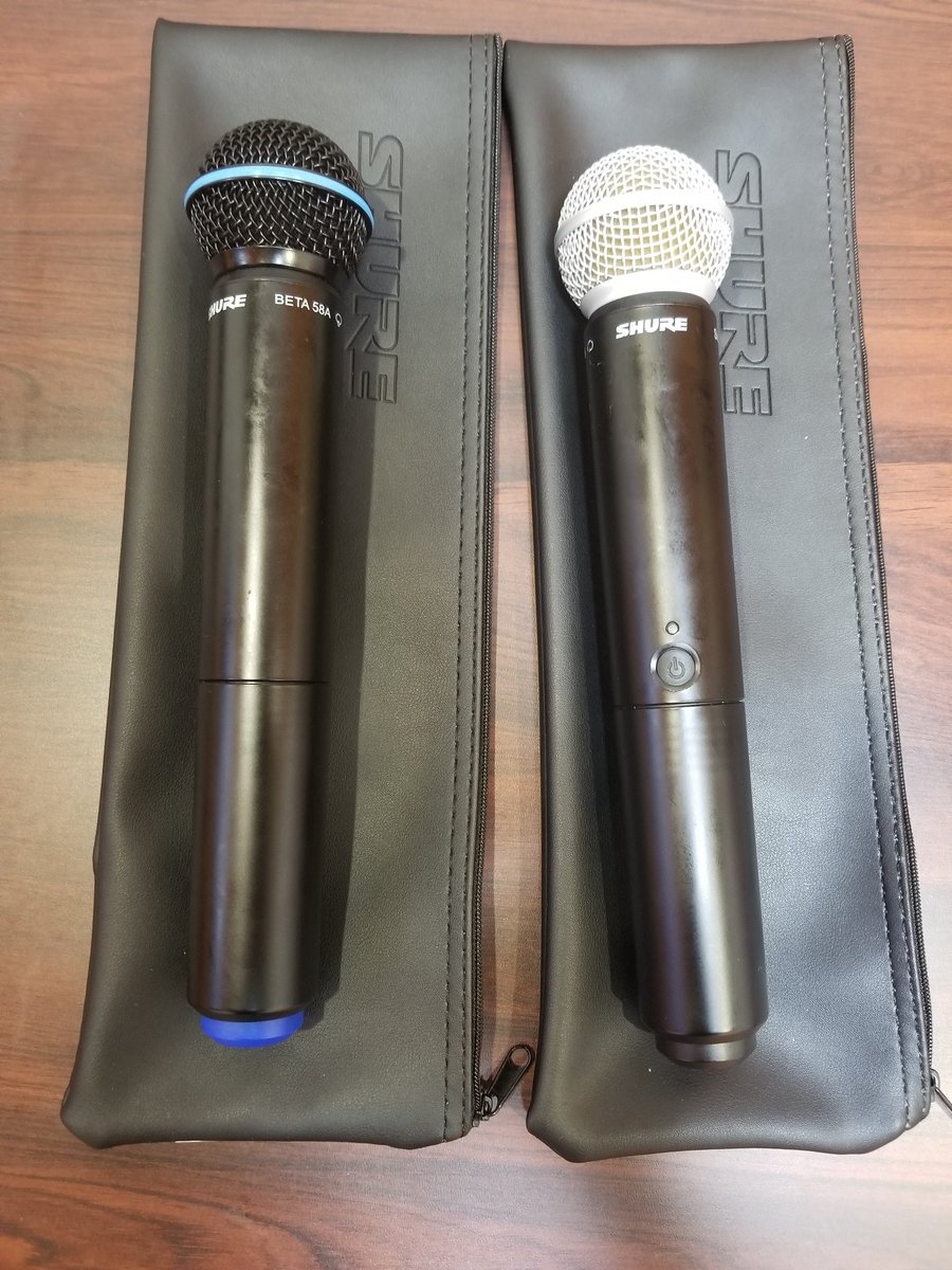 iseya_4ssaw's tweet photo. マイクは定番のaudio-technica製だけど、めずらしく3MHzの赤帯と青帯でした。(一般的には2MHzの緑帯と黄色帯が主流。)
でも、使うのは持参したSHUREのマイクですけど。
#SHURE
#BLX
#SM58
#BETA58
#マイク https://t.co/dJqzRfaKgk