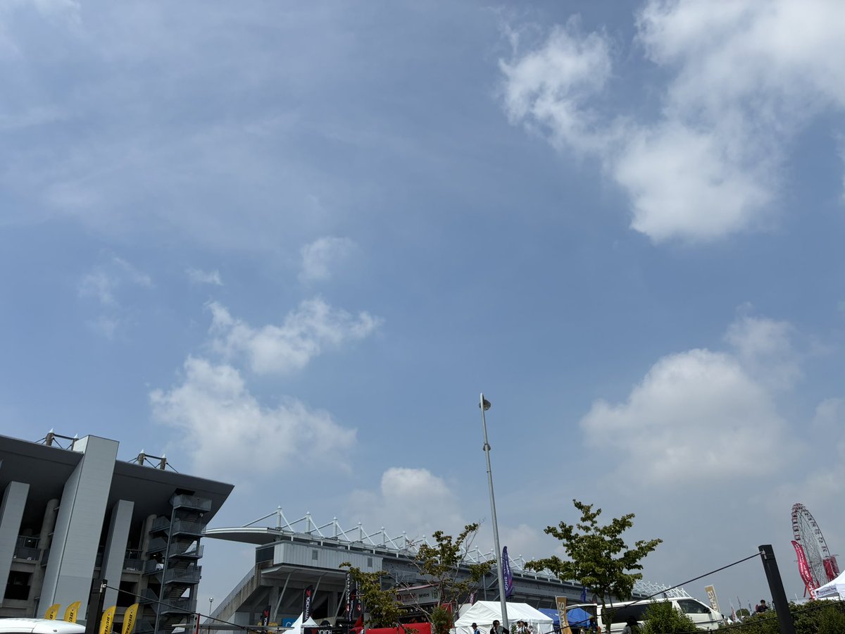AbeFuchs's tweet image. おはようございます
鈴鹿です SuperGT決勝です
昨日より暑いんじゃないでしょうか
皆さん、熱中症にはくれぐれもご注意を🫠

あっ！FUCHSは高温時も油膜を保ちますのでご心配なく😊
#FUCHS
#フックス
#fightgsr
#PONOSRACING
#SUPERGT
（か）