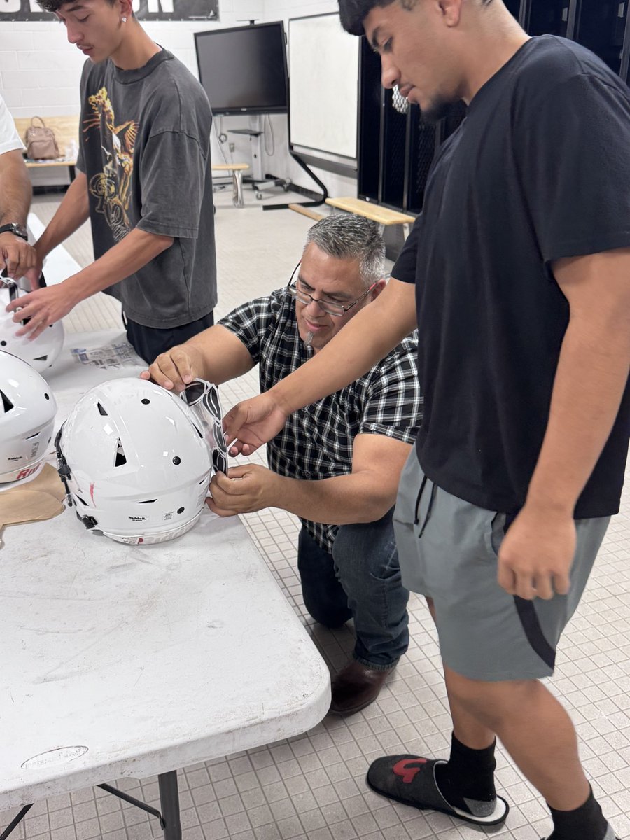 Decals with family!! Such a great thing to see supportive parents being involved with their Scorpions to start the season!! Thank you to all parents and family for coming out today!! #ScorpionStrong #RepTheH