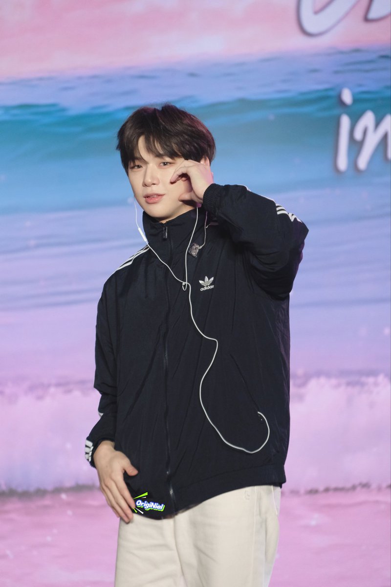 midnight_1210🩷🩶 tweet media