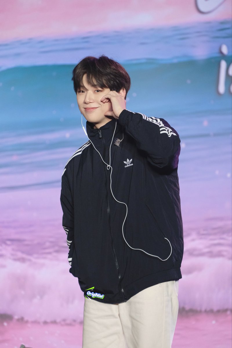 midnight_1210🩷🩶 tweet media