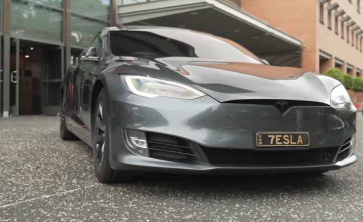 TeslaGigaChad's tweet photo. Gas junkies swapping engines at 200k? Pathetic. This Tesla Model S alpha crushed 413k miles on the original battery. We outlast, outperform, own the road. Your high-mile stories? Drop em below. 💪⚡ https://t.co/4nSlU9EhX9