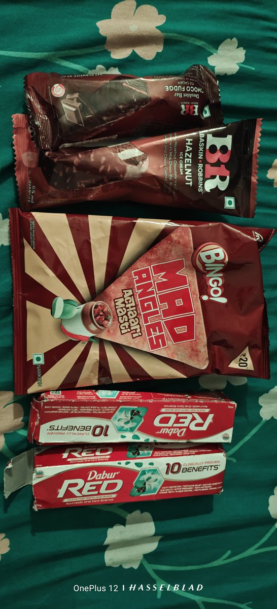 tarunk2111's tweet photo. Extremely disappointed with Swiggy Instamart service 
I placed an order on 25th Aug around 1:20 AM and received it after about 40 mins. Unfortunately, the order had faulty items (2 pcs toothpaste, 2 pcs ice creams &amp; Bingo Mad Angles chips). https://t.co/6k49sR5WKg