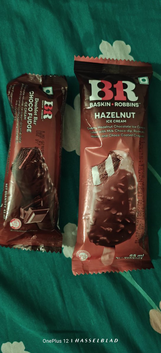 tarunk2111's tweet photo. Extremely disappointed with Swiggy Instamart service 
I placed an order on 25th Aug around 1:20 AM and received it after about 40 mins. Unfortunately, the order had faulty items (2 pcs toothpaste, 2 pcs ice creams &amp; Bingo Mad Angles chips). https://t.co/6k49sR5WKg