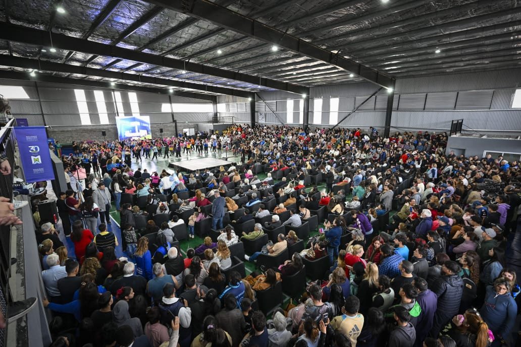pulsoba's tweet photo. https://t.co/74208EX2k0

Nardini inauguro el polideportivo CRIM en Grand Bourg

El intendente de @munimalvinas , Leonardo Nardini, encabezó la inauguración del Polideportivo CRIM de Grand Bourg, junto a autoridades y cientos de vecinos que se acercaron a compartir el momento. https://t.co/ZANJ8SiFlz