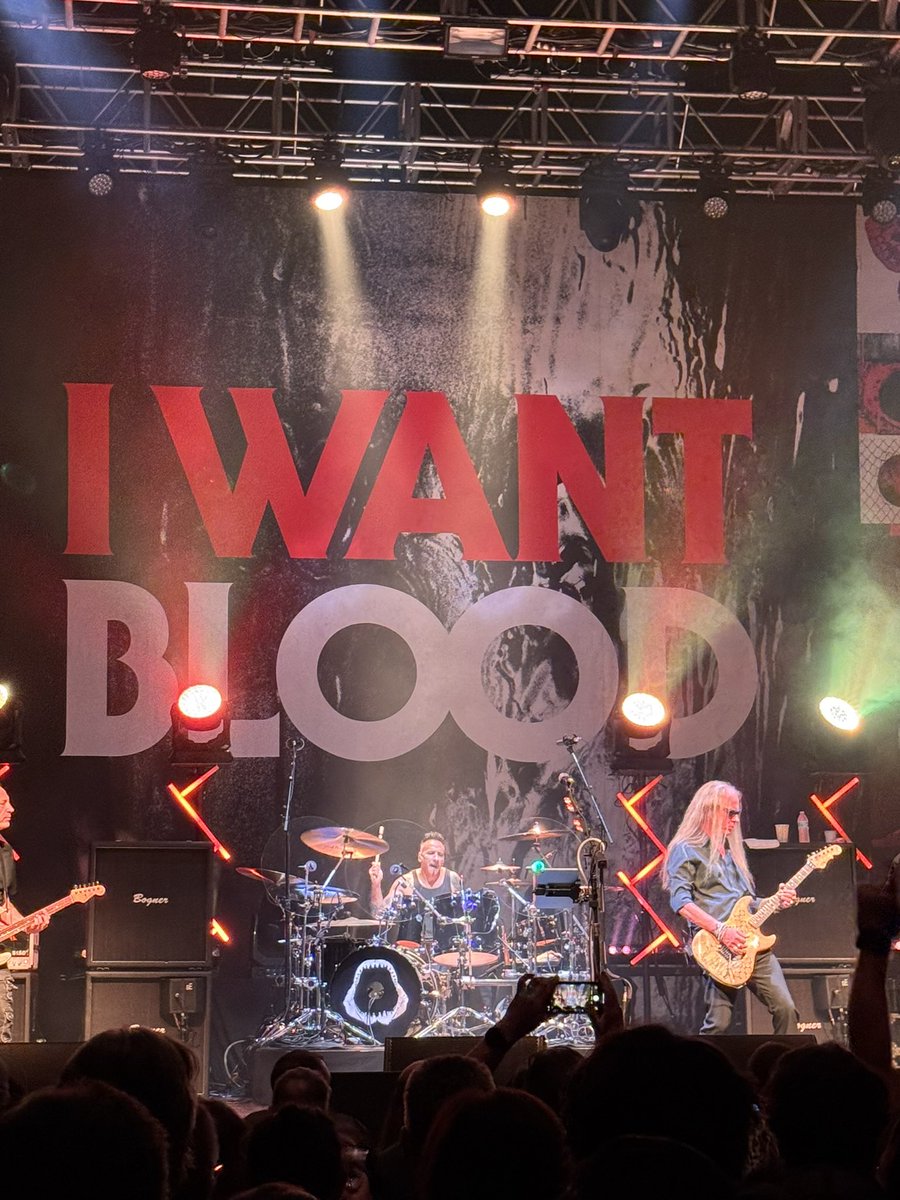 Had fun last night.  <a href="/JerryCantrell/">Jerry Cantrell</a> can still rip!  Thanks for the great show.
