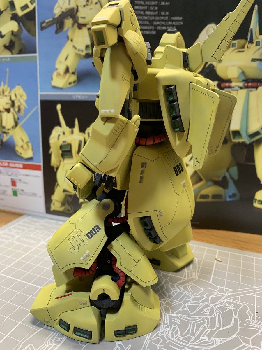 hgucジオ完成しました。少しスタイリッシュになるように腰と首、脚を少し延長。諸先輩の作例を参考に筋ボリを追加してます。ガンプラはかれこれ100体近く組んでるんだが、筋ボリってムズイ💦練習あるのみね。