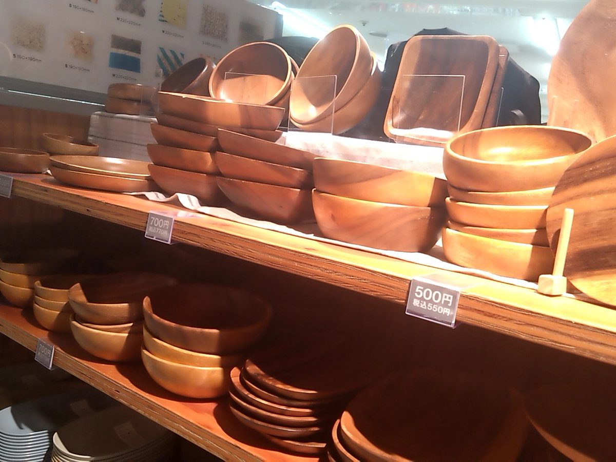 えーまってダイソーのスタンダートプロダクツ、ファンタジーキャンプに使えそうなアイテムめっちゃ増えた！？
少なくとも前はカゴの種類こんななかったで！？
爆買いしたい所をにせんえんで納めました。えらい。