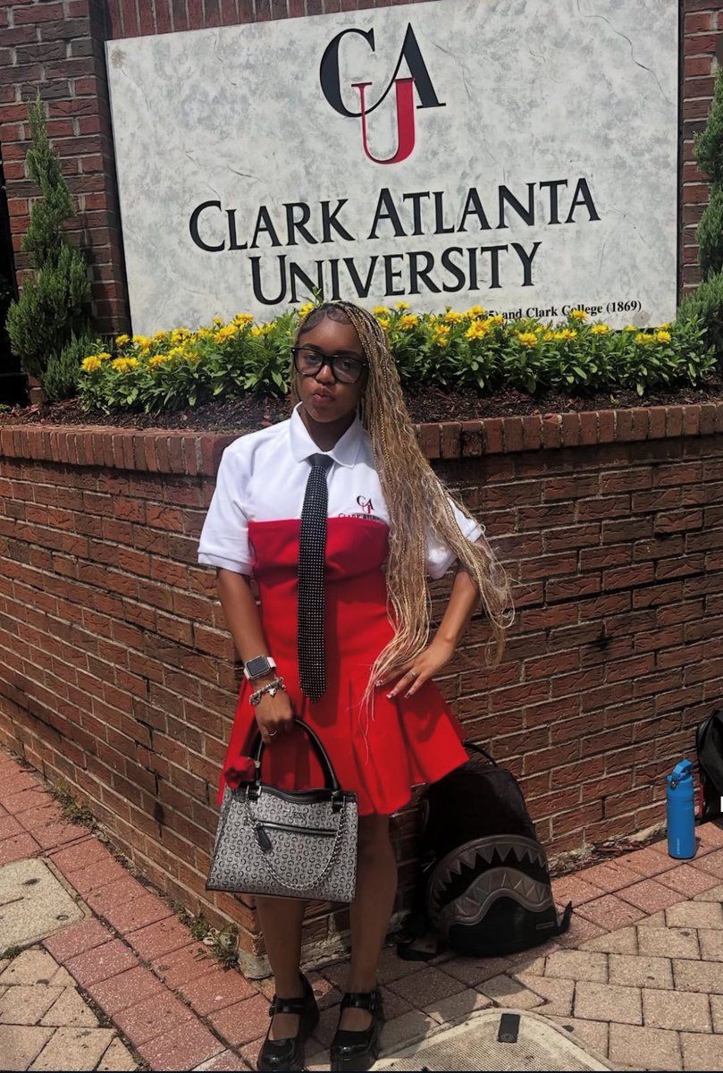 GAFollowers's tweet image. Clark Atlanta made their freshman wear uniforms for the first week of school. 

They did not miss.
