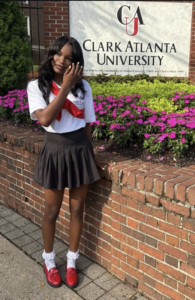GAFollowers's tweet image. Clark Atlanta made their freshman wear uniforms for the first week of school. 

They did not miss.