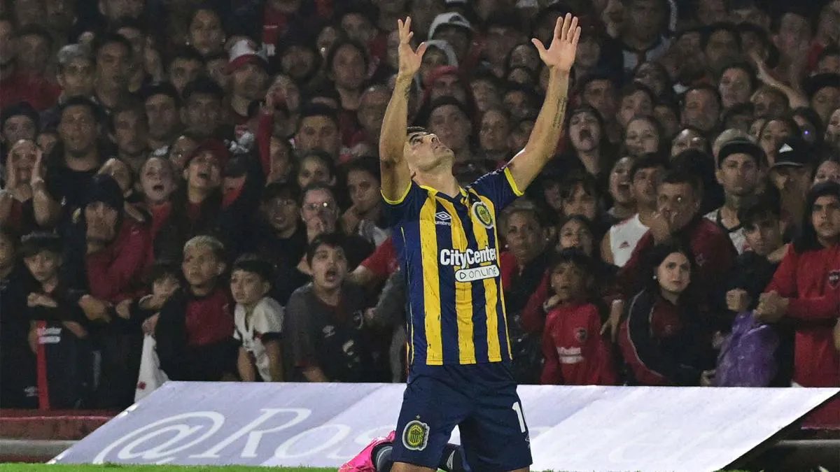 LarrocaGustavo's tweet photo. 5 Clásicos ganados, 1 empatado
2 Golazos, 3 participaciones directas.

Hoy, con 38 años, jugando al lado del 5, los volvió locos.

Los tiene alquilados a los pechos el 10.

Te quiero mucho Campeón, Central te ama.
Idolo de época. https://t.co/P9du8V407n