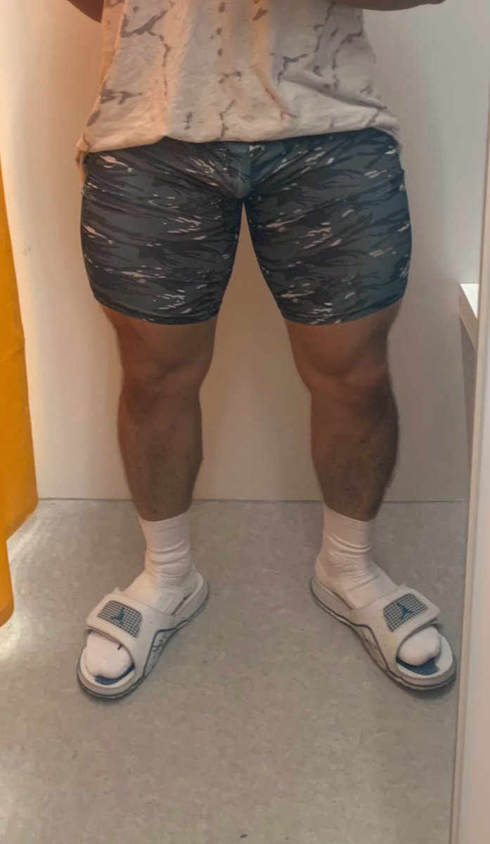 紧身裤配锁🔒，健身你们会带锁？