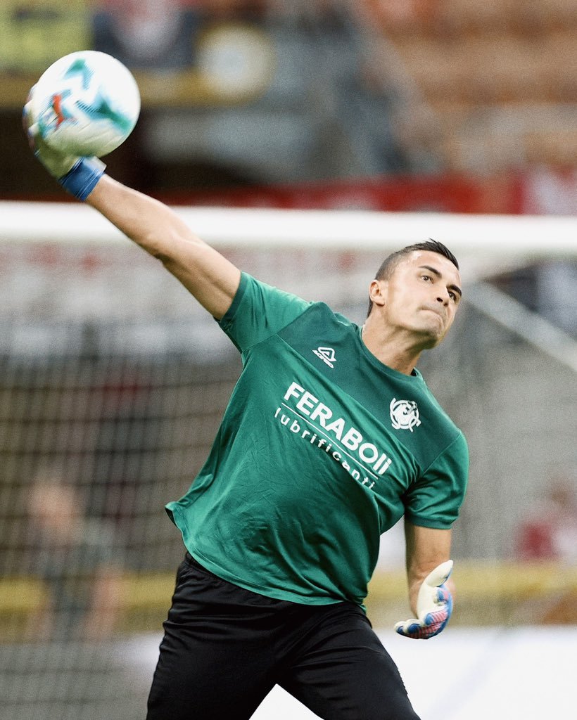 📊 Emil Audero Mulyadi (28/GK/🇮🇩) debut manis bareng Cremonese usai kalahkan AC Milan 1-2! 😍

⏱️ 90’ main
🧤 4 saves
🥅 1 kebobolan
🔄 10 recoveries
🤯 3 diving save
💪 2 saves inside box
⭐ 7.7 rating (Fotmob)

Yang terpenting: BAWA 3 POIN dari San Siro! 🔥
