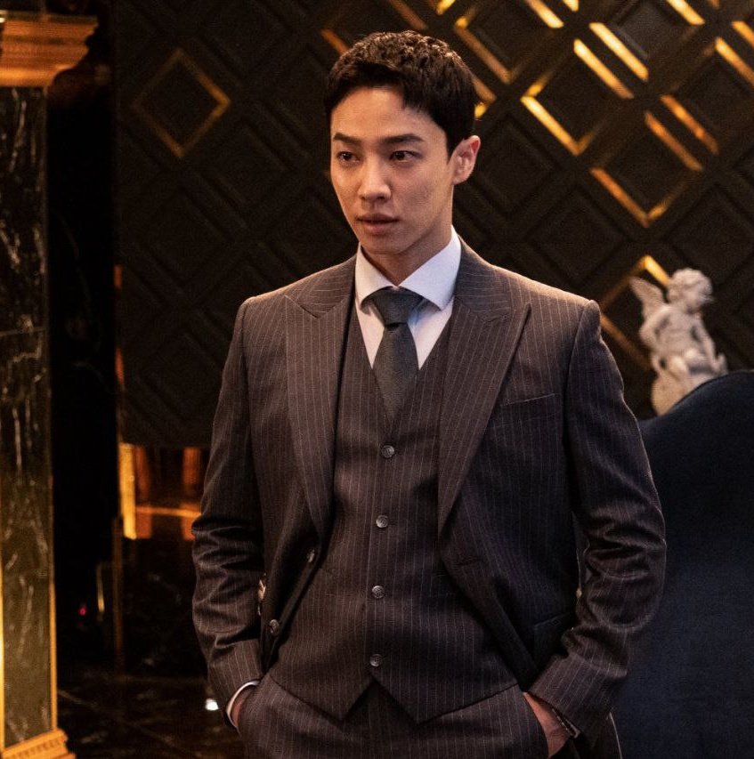 kirimli_n's tweet image. Irmãs, assisti os dois primeiros episódios e entregou muito.
Vamos ter uma protagonista presa em um esquema perigoso entre poderosos, onde não só a verdade é manipulada, mas também sua própria identidade 🫂

#IKillYou