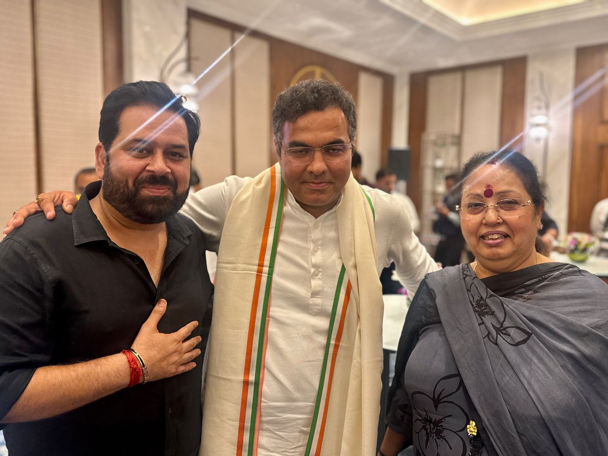 ManishChadhaBJP's tweet image. दिल्ली की माननीय मुख्यमंत्री श्रीमती @gupta_rekha  जी द्वारा All India Speakers’ Conference 2025 की पूर्व संध्या पर The Taj Mahal Hotel, मानसिंह रोड पर आयोजित रात्रिभोज कार्यक्रम में सम्मिलित होने का अवसर प्राप्त हुआ।
#Leadership #Democracy #AllIndiaSpeakersConference #Delhi