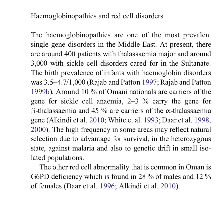 ففيه دراسة منشورة تشير إلى أن حوالي 10% من العمانيين حاملين لجين فقر الدم المنجلي، و2–3% حاملين لجين ثلاسيميا بيتا، وحوالي 45% حاملين لجين ثلاسيميا ألفا، بالإضافة إلى شيوع نقص إنزيم G6PD بين العمانيين إذ ينقص هذا الإنزيم عند حوالي 27% من الرجال، وعند حوالي 11% من النساء.