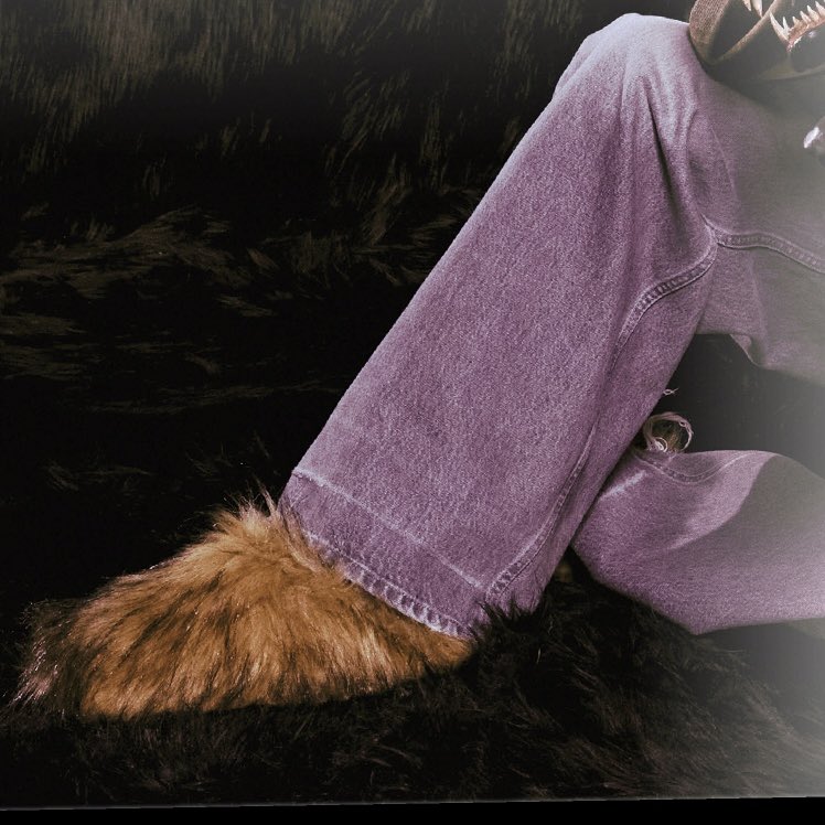 근데 창균이 발 멍멍이 발이야