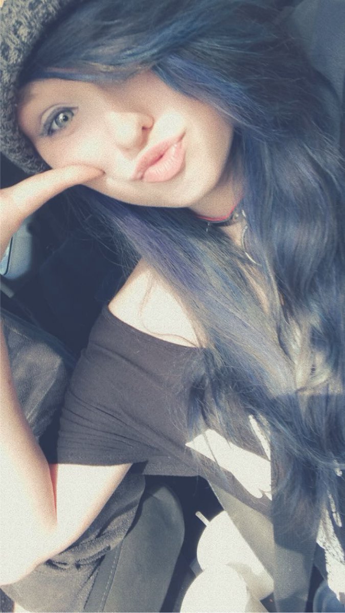 Really miss looking like this. 
Need to get back to being happy and presenting myself the way I want to 🖤