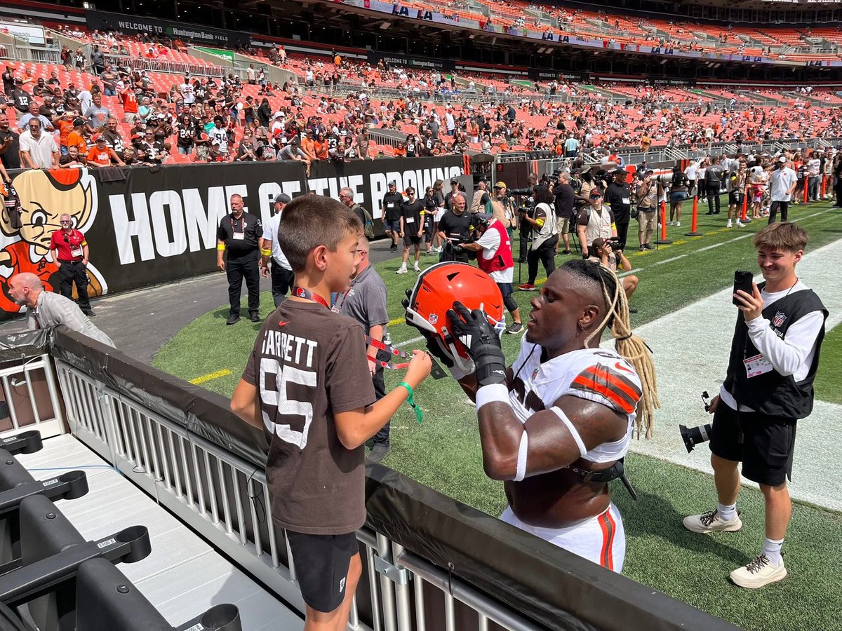 Amy Reaser tweet media